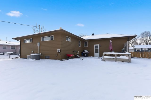 2044 E 2nd Street, Fremont, NE 68025