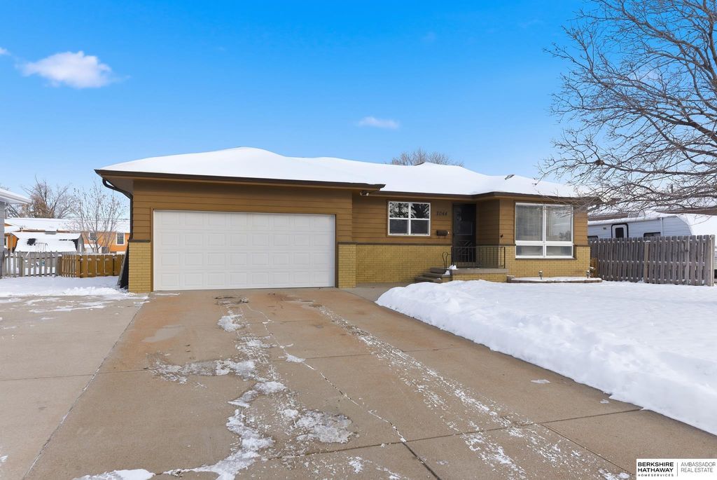 2044 E 2nd Street, Fremont, NE 68025
