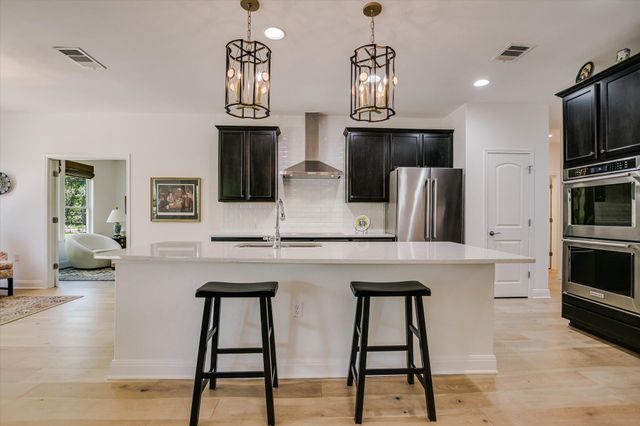 906 Holiday Creek LN, Georgetown, TX 78633