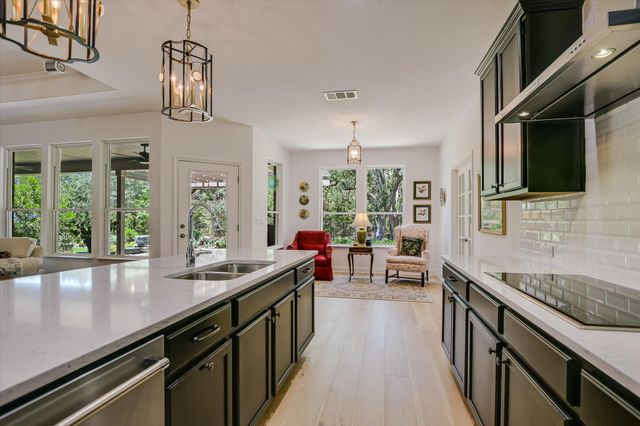 906 Holiday Creek LN, Georgetown, TX 78633