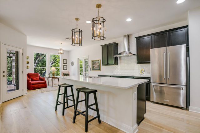 906 Holiday Creek LN, Georgetown, TX 78633