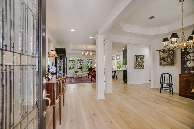 906 Holiday Creek LN, Georgetown, TX 78633