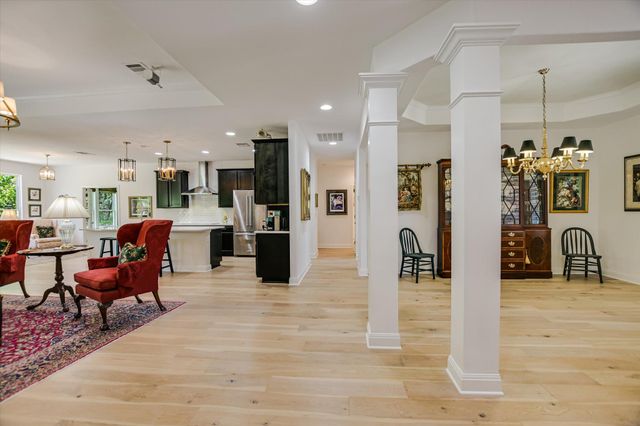 906 Holiday Creek LN, Georgetown, TX 78633