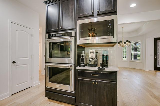 906 Holiday Creek LN, Georgetown, TX 78633