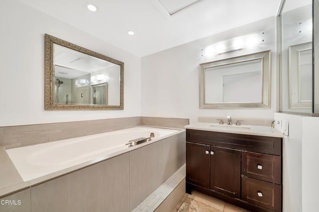 2010 Kingsbridge Way, Oxnard, CA 93035