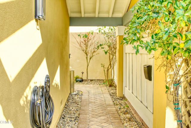 2010 Kingsbridge Way, Oxnard, CA 93035