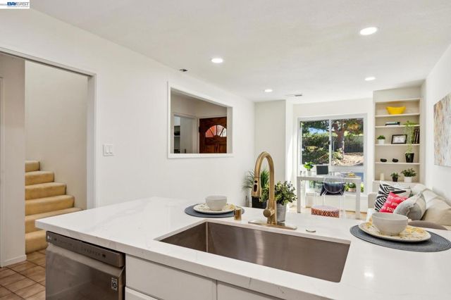 3362 Tonga Ln, Alameda, CA 94502