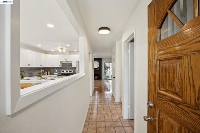 3362 Tonga Ln, Alameda, CA 94502