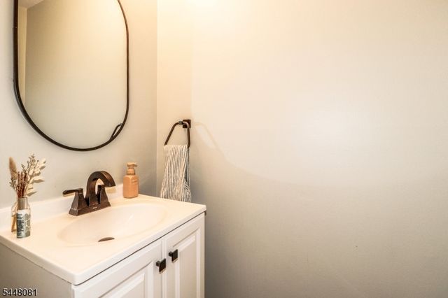 496 Brookside Ln, Hillsborough Twp., NJ 08844