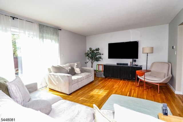 496 Brookside Ln, Hillsborough Twp., NJ 08844