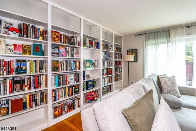 496 Brookside Ln, Hillsborough Twp., NJ 08844