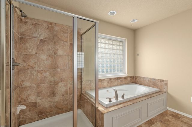 226 S 82nd Street, West Des Moines, IA 50266