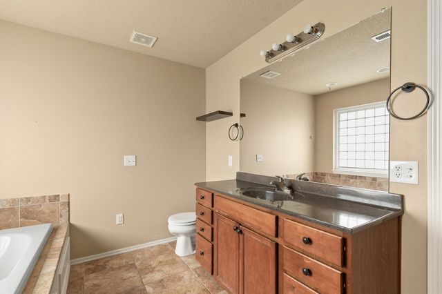 226 S 82nd Street, West Des Moines, IA 50266