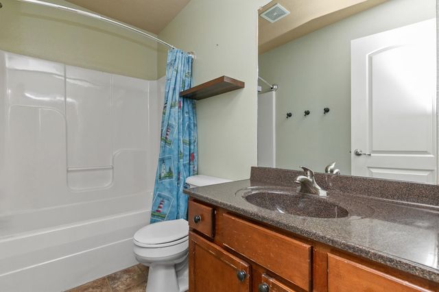 226 S 82nd Street, West Des Moines, IA 50266