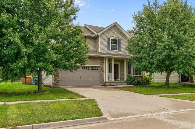 226 S 82nd Street, West Des Moines, IA 50266