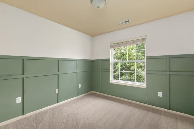 226 S 82nd Street, West Des Moines, IA 50266