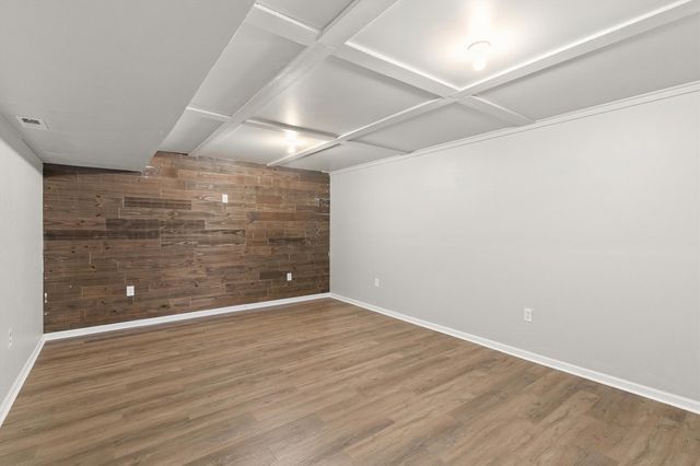 226 S 82nd Street, West Des Moines, IA 50266