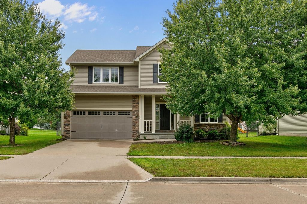 226 S 82nd Street, West Des Moines, IA 50266