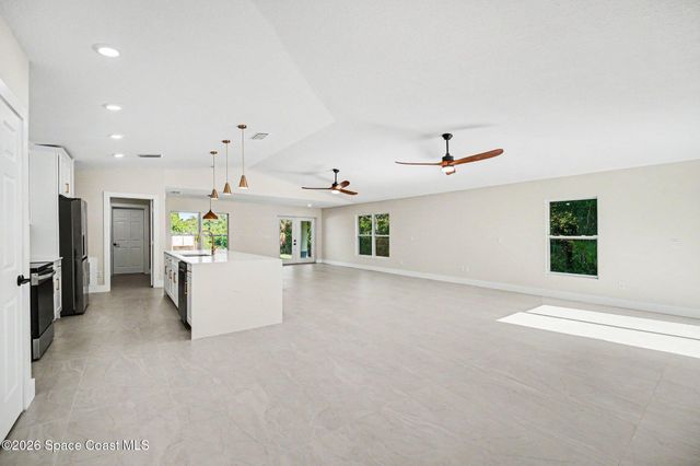 8575 100th Avenue, Vero Beach, FL 32967