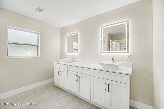 8575 100th Avenue, Vero Beach, FL 32967