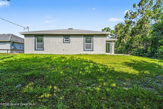 8575 100th Avenue, Vero Beach, FL 32967