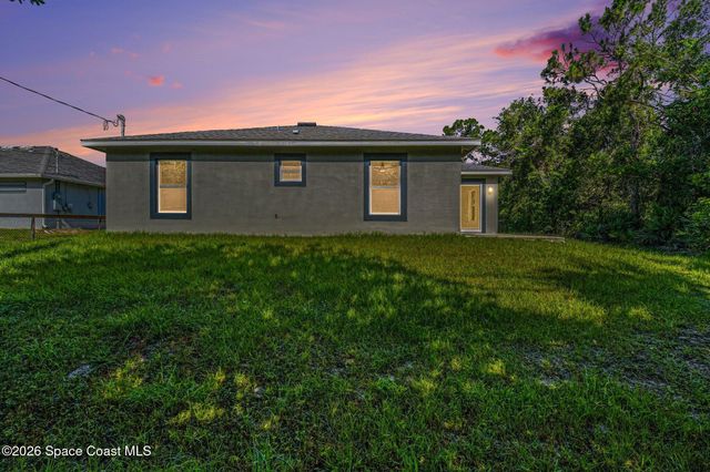 8575 100th Avenue, Vero Beach, FL 32967