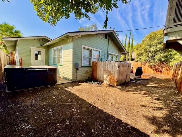 526 W Myrtle Avenue, Visalia, CA 93277