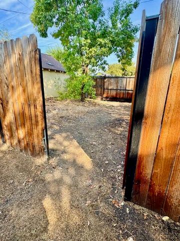 526 W Myrtle Avenue, Visalia, CA 93277