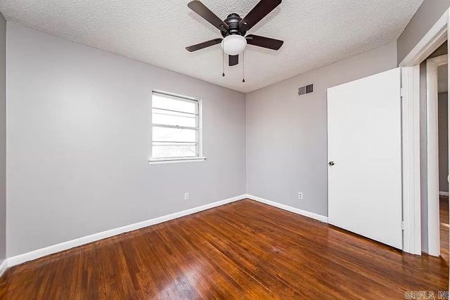 35 Oakview Dr Circle, North Little Rock, AR 72118