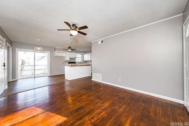 35 Oakview Dr Circle, North Little Rock, AR 72118