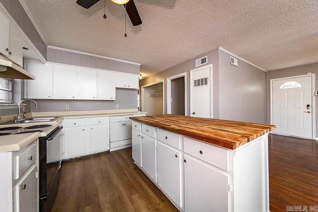 35 Oakview Dr Circle, North Little Rock, AR 72118