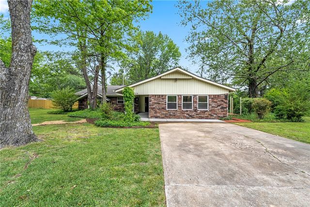 1716 E Rolling Hills Drive, Fayetteville, AR 72703