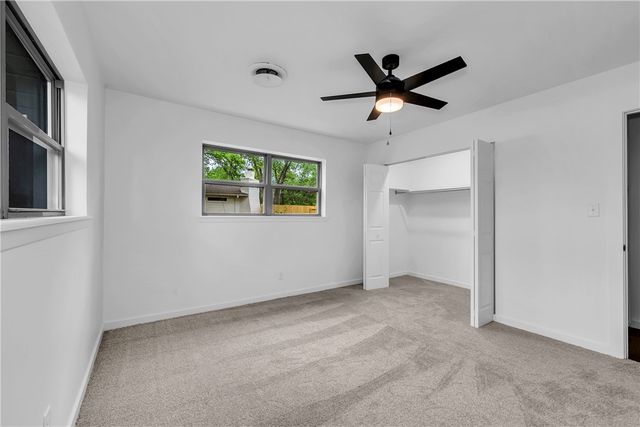 1716 E Rolling Hills Drive, Fayetteville, AR 72703