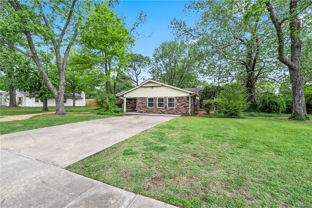 1716 E Rolling Hills Drive, Fayetteville, AR 72703
