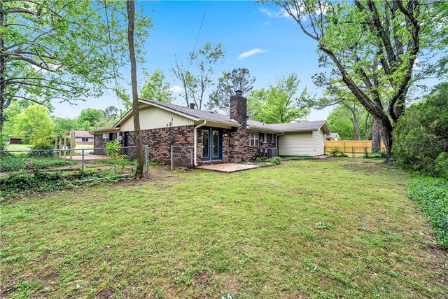 1716 E Rolling Hills Drive, Fayetteville, AR 72703