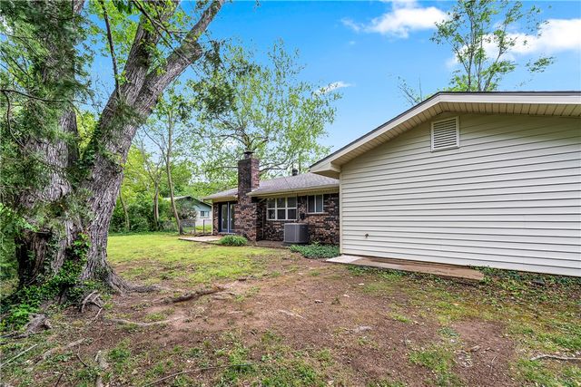 1716 E Rolling Hills Drive, Fayetteville, AR 72703