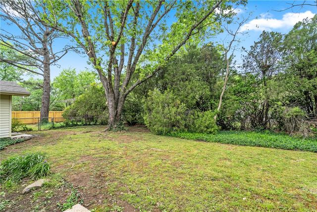 1716 E Rolling Hills Drive, Fayetteville, AR 72703