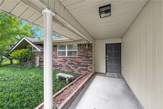 1716 E Rolling Hills Drive, Fayetteville, AR 72703