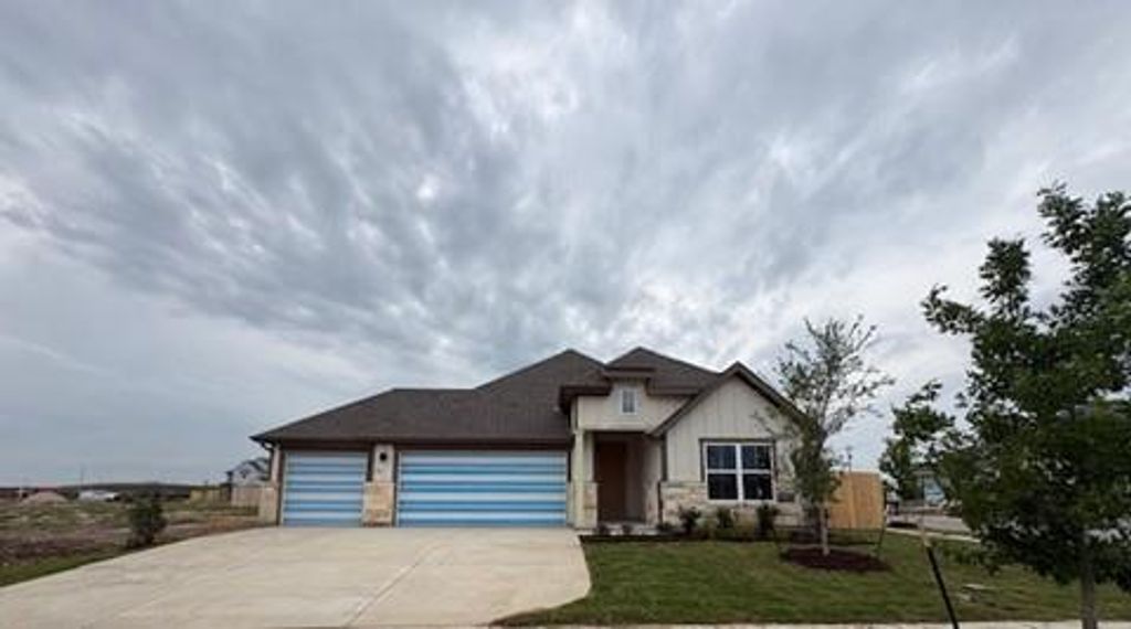 200 Caraway COR, Taylor, TX 76574