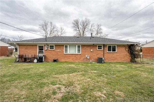 707 Spicewood Drive, Clarksville, IN 47129