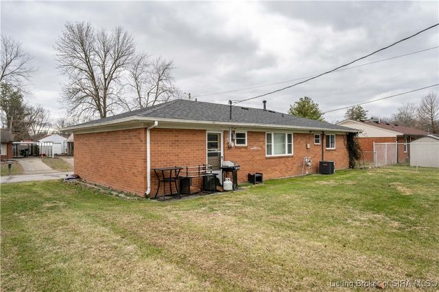 707 Spicewood Drive, Clarksville, IN 47129