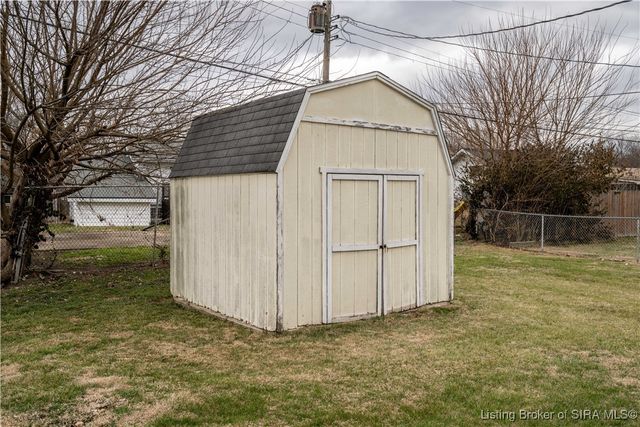 707 Spicewood Drive, Clarksville, IN 47129