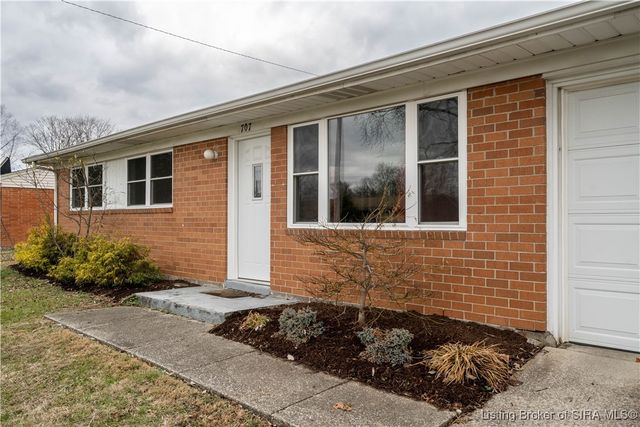 707 Spicewood Drive, Clarksville, IN 47129