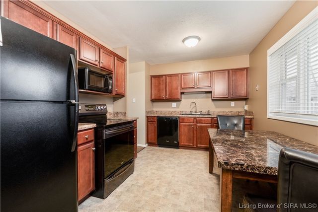 707 Spicewood Drive, Clarksville, IN 47129