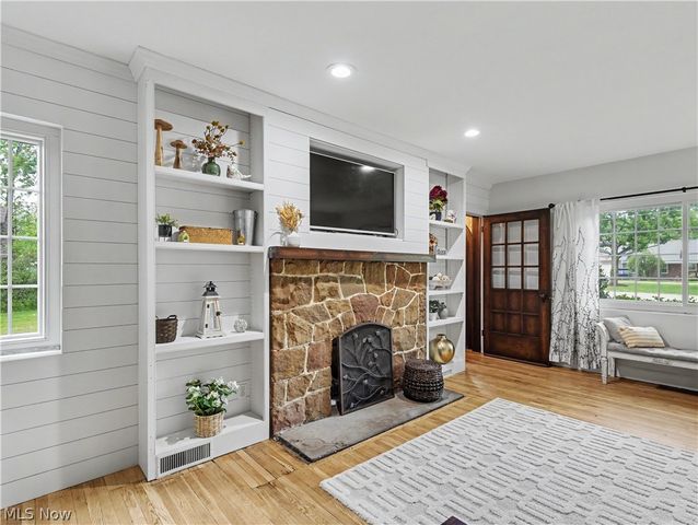 6209 Columbus Road NE, Louisville, OH 44641