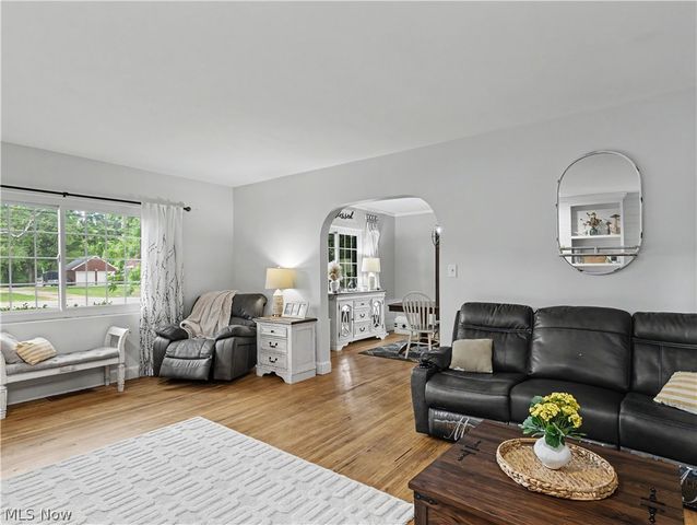 6209 Columbus Road NE, Louisville, OH 44641