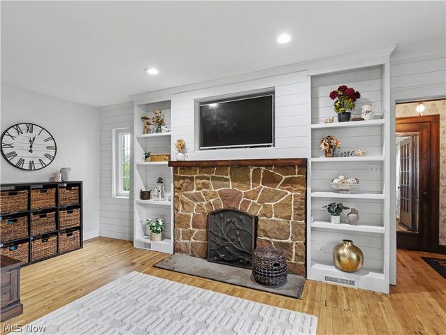 6209 Columbus Road NE, Louisville, OH 44641