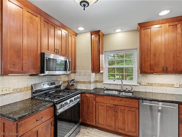 6209 Columbus Road NE, Louisville, OH 44641