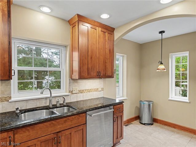 6209 Columbus Road NE, Louisville, OH 44641