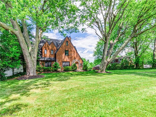 6209 Columbus Road NE, Louisville, OH 44641
